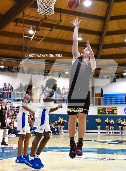 Thumbnail 1 in Big Sandy vs. McLeod (UIL 2A Regional Quarterfinal) photogallery.