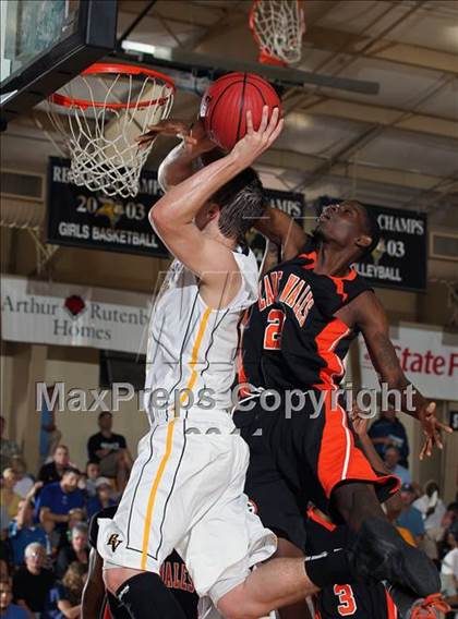 Thumbnail 1 in Lake Wales vs. Bishop Verot (City of Palms Classic) photogallery.