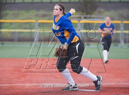 Thumbnail 2 in Sheldon vs. Eagle Point (Medford Spring Break High School Fastpitch Classic) photogallery.