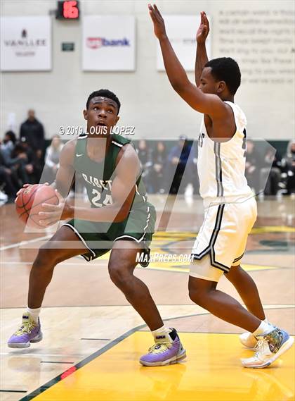 Thumbnail 3 in Sierra Canyon vs. Ribet Academy (The Classic at Damien) photogallery.
