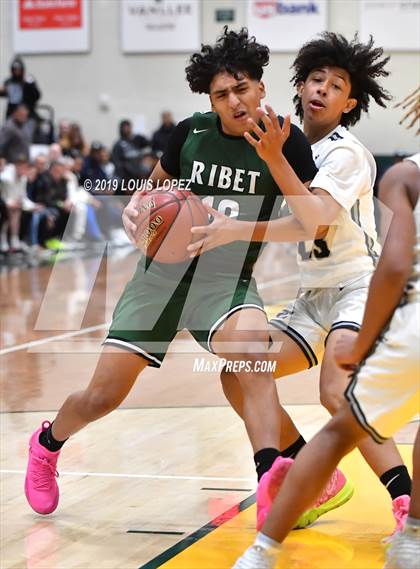 Thumbnail 3 in Sierra Canyon vs. Ribet Academy (The Classic at Damien) photogallery.