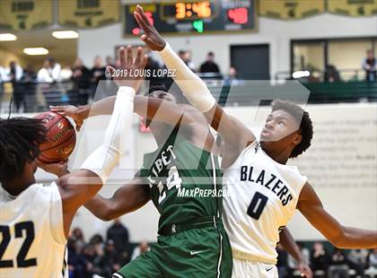 Thumbnail 3 in Sierra Canyon vs. Ribet Academy (The Classic at Damien) photogallery.