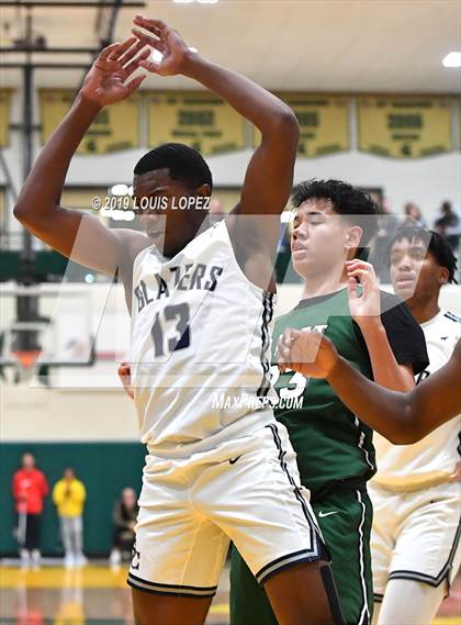 Thumbnail 2 in Sierra Canyon vs. Ribet Academy (The Classic at Damien) photogallery.