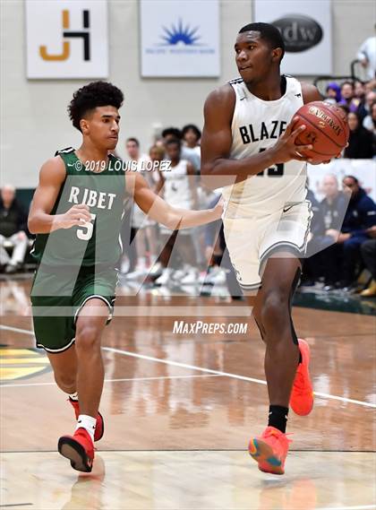 Thumbnail 3 in Sierra Canyon vs. Ribet Academy (The Classic at Damien) photogallery.