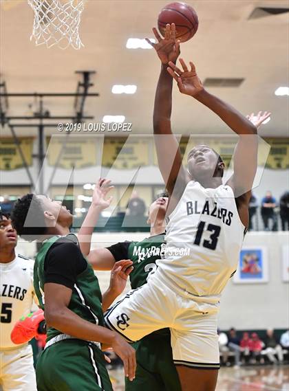 Thumbnail 3 in Sierra Canyon vs. Ribet Academy (The Classic at Damien) photogallery.