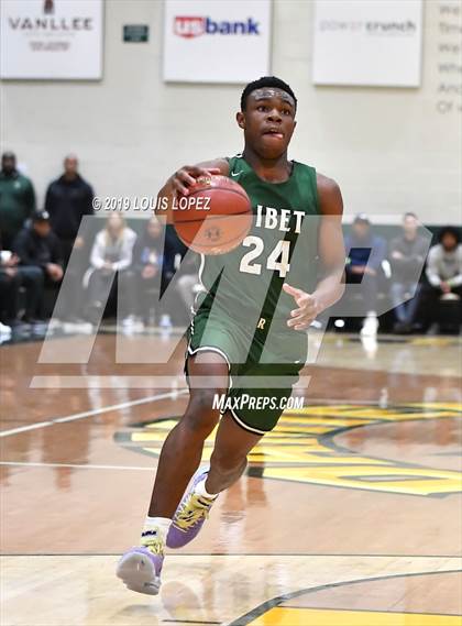 Thumbnail 2 in Sierra Canyon vs. Ribet Academy (The Classic at Damien) photogallery.