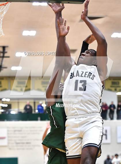 Thumbnail 2 in Sierra Canyon vs. Ribet Academy (The Classic at Damien) photogallery.