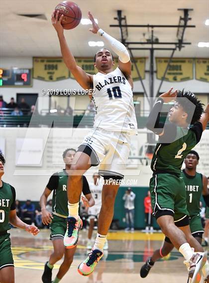 Thumbnail 3 in Sierra Canyon vs. Ribet Academy (The Classic at Damien) photogallery.