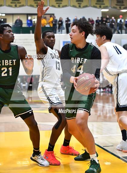 Thumbnail 2 in Sierra Canyon vs. Ribet Academy (The Classic at Damien) photogallery.