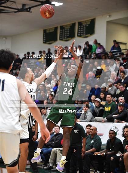 Thumbnail 2 in Sierra Canyon vs. Ribet Academy (The Classic at Damien) photogallery.