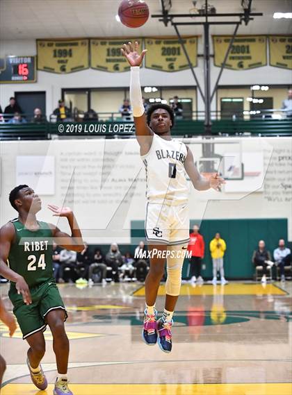 Thumbnail 3 in Sierra Canyon vs. Ribet Academy (The Classic at Damien) photogallery.