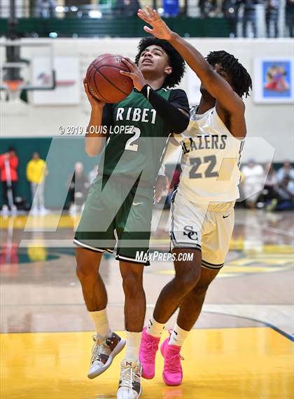 Thumbnail 2 in Sierra Canyon vs. Ribet Academy (The Classic at Damien) photogallery.