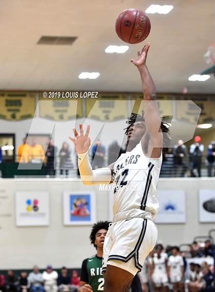 Thumbnail 2 in Sierra Canyon vs. Ribet Academy (The Classic at Damien) photogallery.