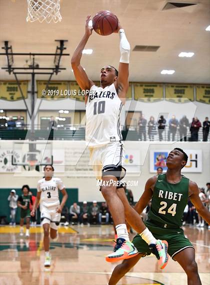 Thumbnail 3 in Sierra Canyon vs. Ribet Academy (The Classic at Damien) photogallery.