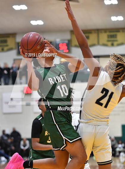 Thumbnail 1 in Sierra Canyon vs. Ribet Academy (The Classic at Damien) photogallery.