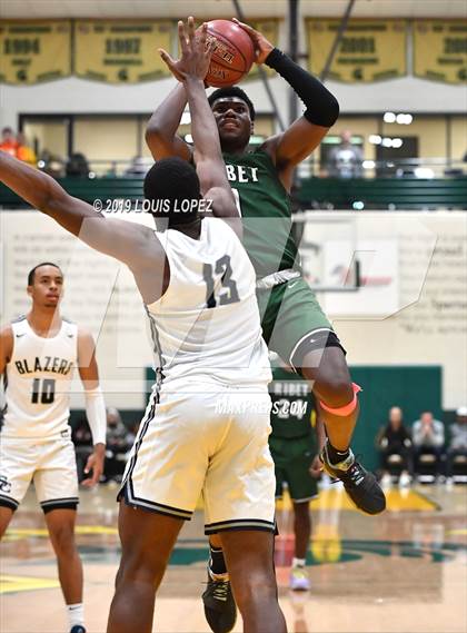 Thumbnail 1 in Sierra Canyon vs. Ribet Academy (The Classic at Damien) photogallery.
