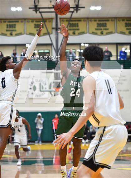 Thumbnail 1 in Sierra Canyon vs. Ribet Academy (The Classic at Damien) photogallery.