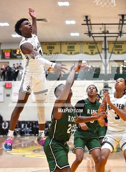 Thumbnail 2 in Sierra Canyon vs. Ribet Academy (The Classic at Damien) photogallery.