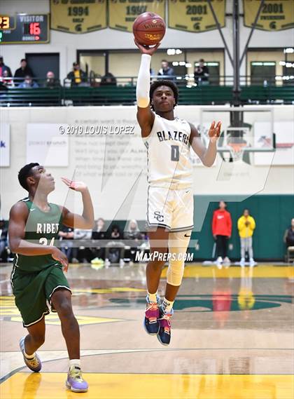 Thumbnail 2 in Sierra Canyon vs. Ribet Academy (The Classic at Damien) photogallery.