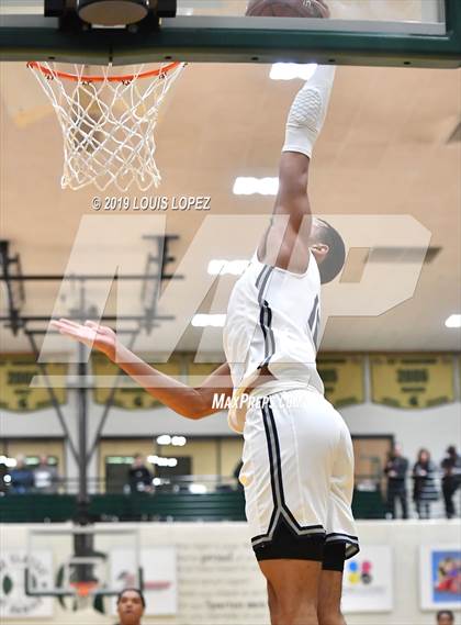 Thumbnail 2 in Sierra Canyon vs. Ribet Academy (The Classic at Damien) photogallery.