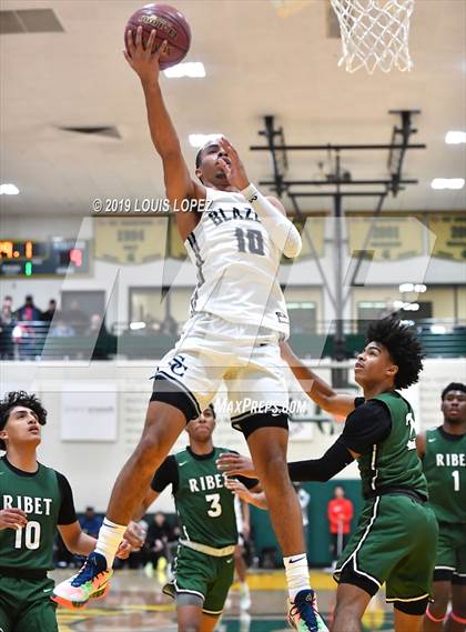 Thumbnail 2 in Sierra Canyon vs. Ribet Academy (The Classic at Damien) photogallery.