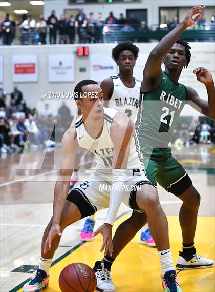 Thumbnail 2 in Sierra Canyon vs. Ribet Academy (The Classic at Damien) photogallery.