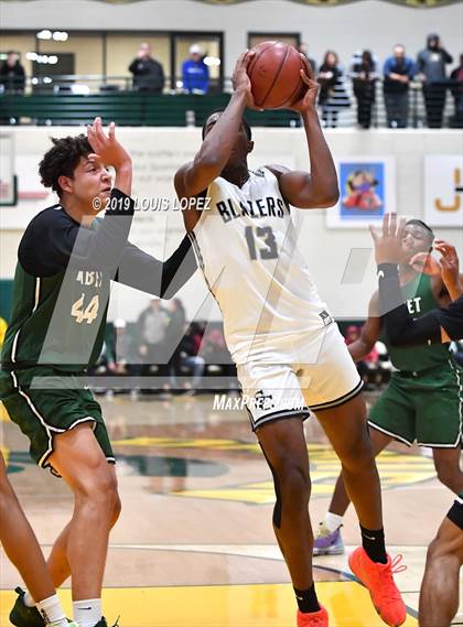 Thumbnail 1 in Sierra Canyon vs. Ribet Academy (The Classic at Damien) photogallery.