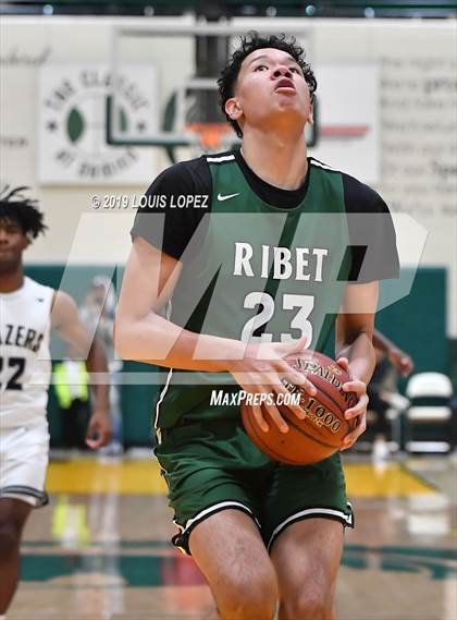 Thumbnail 3 in Sierra Canyon vs. Ribet Academy (The Classic at Damien) photogallery.