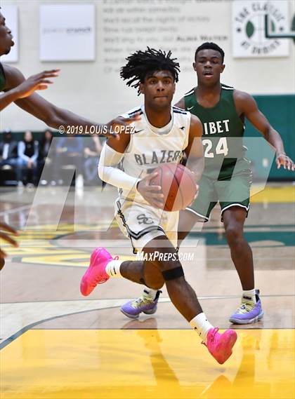Thumbnail 1 in Sierra Canyon vs. Ribet Academy (The Classic at Damien) photogallery.