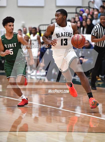 Thumbnail 2 in Sierra Canyon vs. Ribet Academy (The Classic at Damien) photogallery.
