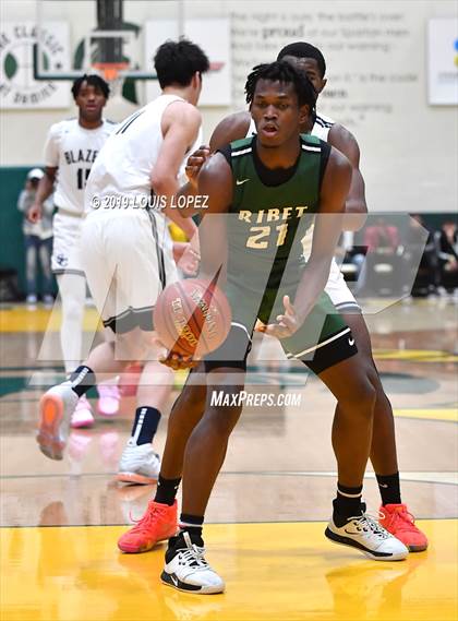 Thumbnail 2 in Sierra Canyon vs. Ribet Academy (The Classic at Damien) photogallery.