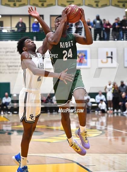 Thumbnail 2 in Sierra Canyon vs. Ribet Academy (The Classic at Damien) photogallery.