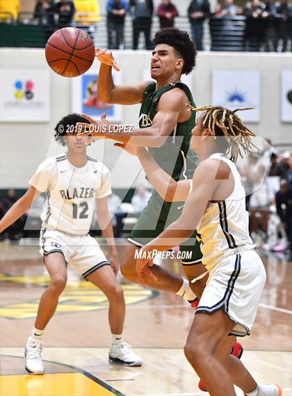 Thumbnail 3 in Sierra Canyon vs. Ribet Academy (The Classic at Damien) photogallery.