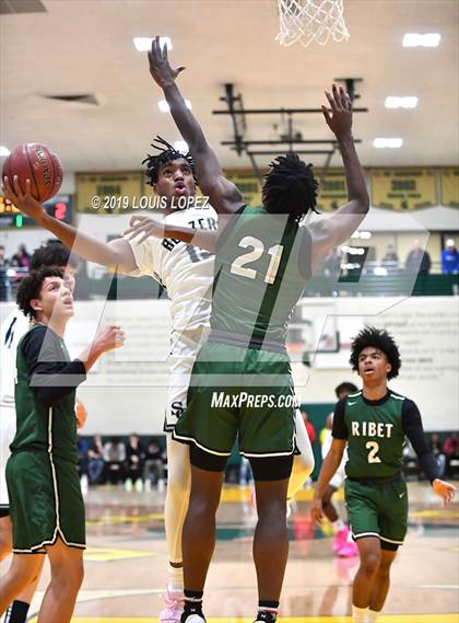 Thumbnail 2 in Sierra Canyon vs. Ribet Academy (The Classic at Damien) photogallery.