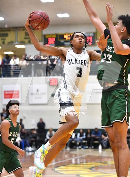Thumbnail 3 in Sierra Canyon vs. Ribet Academy (The Classic at Damien) photogallery.