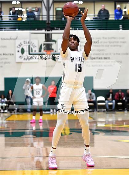 Thumbnail 2 in Sierra Canyon vs. Ribet Academy (The Classic at Damien) photogallery.
