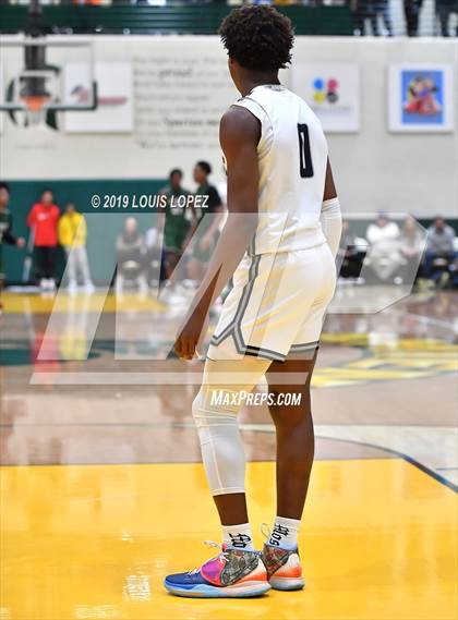 Thumbnail 2 in Sierra Canyon vs. Ribet Academy (The Classic at Damien) photogallery.
