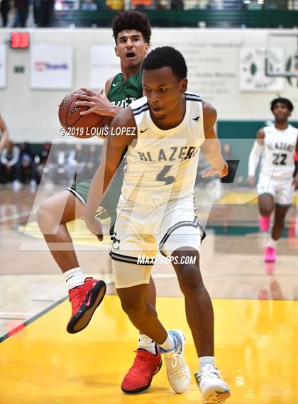 Thumbnail 2 in Sierra Canyon vs. Ribet Academy (The Classic at Damien) photogallery.