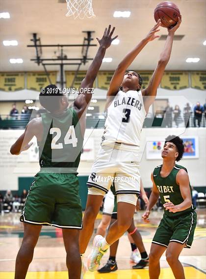 Thumbnail 3 in Sierra Canyon vs. Ribet Academy (The Classic at Damien) photogallery.