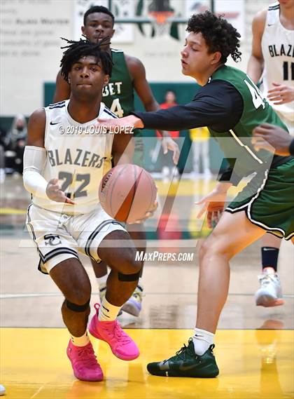 Thumbnail 3 in Sierra Canyon vs. Ribet Academy (The Classic at Damien) photogallery.