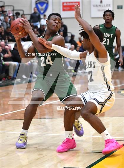 Thumbnail 2 in Sierra Canyon vs. Ribet Academy (The Classic at Damien) photogallery.