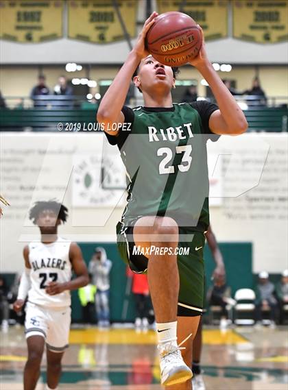 Thumbnail 2 in Sierra Canyon vs. Ribet Academy (The Classic at Damien) photogallery.