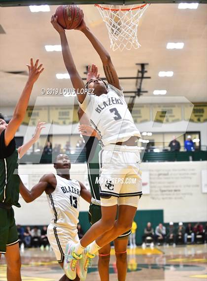 Thumbnail 2 in Sierra Canyon vs. Ribet Academy (The Classic at Damien) photogallery.
