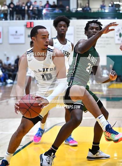 Thumbnail 1 in Sierra Canyon vs. Ribet Academy (The Classic at Damien) photogallery.