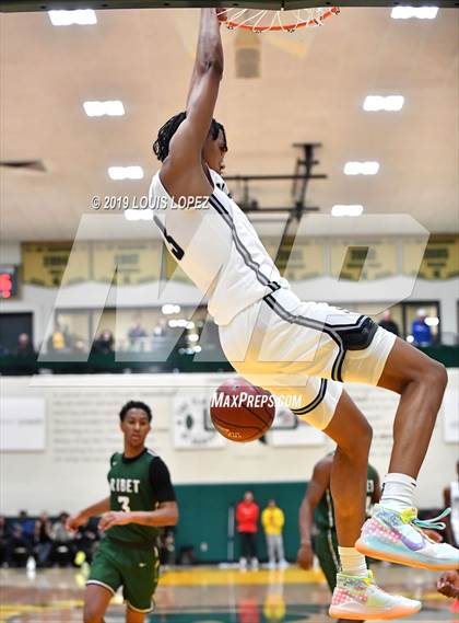 Thumbnail 2 in Sierra Canyon vs. Ribet Academy (The Classic at Damien) photogallery.