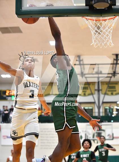 Thumbnail 2 in Sierra Canyon vs. Ribet Academy (The Classic at Damien) photogallery.