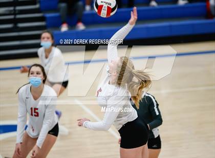 Thumbnail 2 in Castle View vs Denver East (CHSAA 5A Region 7) photogallery.