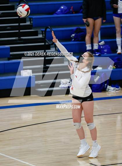 Thumbnail 1 in Castle View vs Denver East (CHSAA 5A Region 7) photogallery.