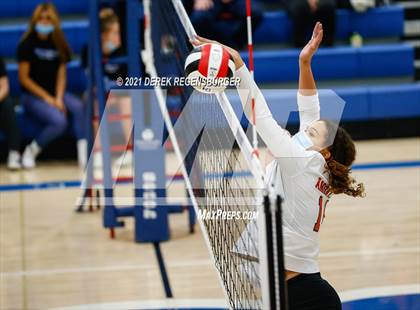 Thumbnail 2 in Castle View vs Denver East (CHSAA 5A Region 7) photogallery.
