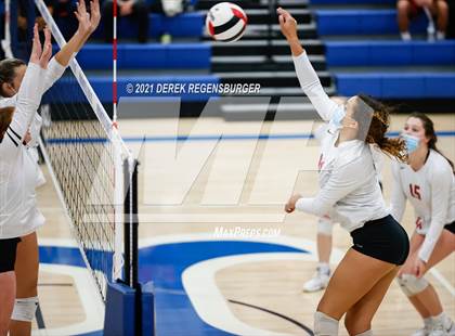 Thumbnail 2 in Castle View vs Denver East (CHSAA 5A Region 7) photogallery.